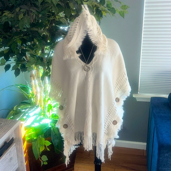 ❣️Eloise Hooded Poncho with Frayed Fringe - Cream - Picture 3 of 8
